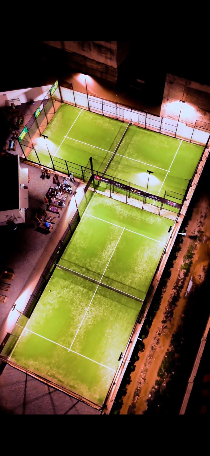 Padel Family Club vue a&eacute;rienne de nuit Lom&eacute; Togo